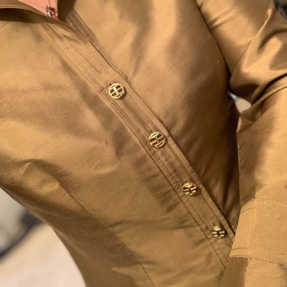 100% Silk blouse Gold button up top small - Picture 13 of 16